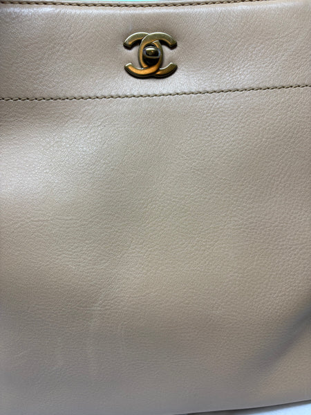 Chanel-Preloved-Vintage Beige Leather Tote with Gold Turn Lock