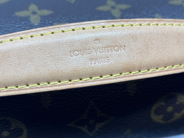 Louis Vuitton Monogram Pochette Metis