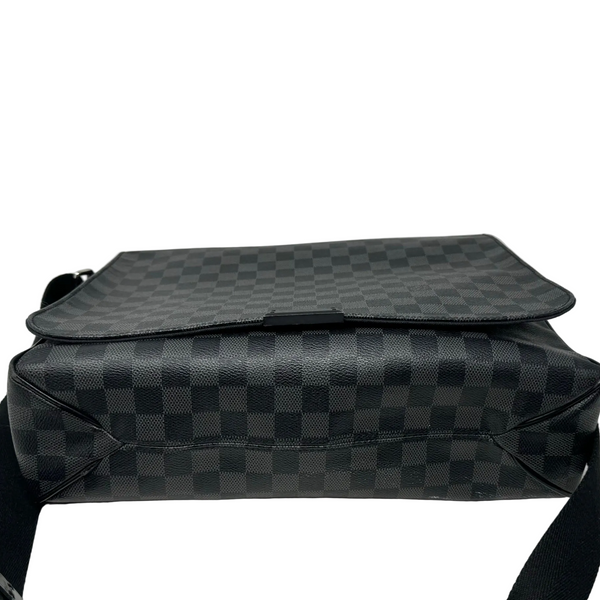 LOUIS VUITTON-Graphite MM District Bag