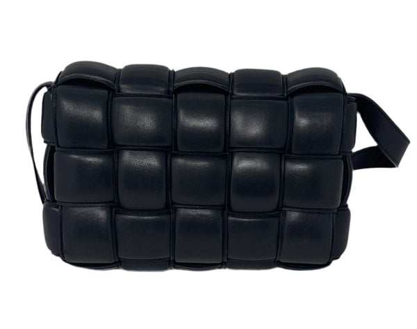 Bottega Veneta black padded Cassette crossbody - Size Medium