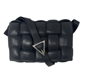 Bottega Veneta black padded Cassette crossbody - Size Medium