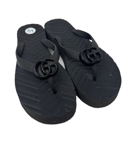 Gucci black flip flops Sz-39